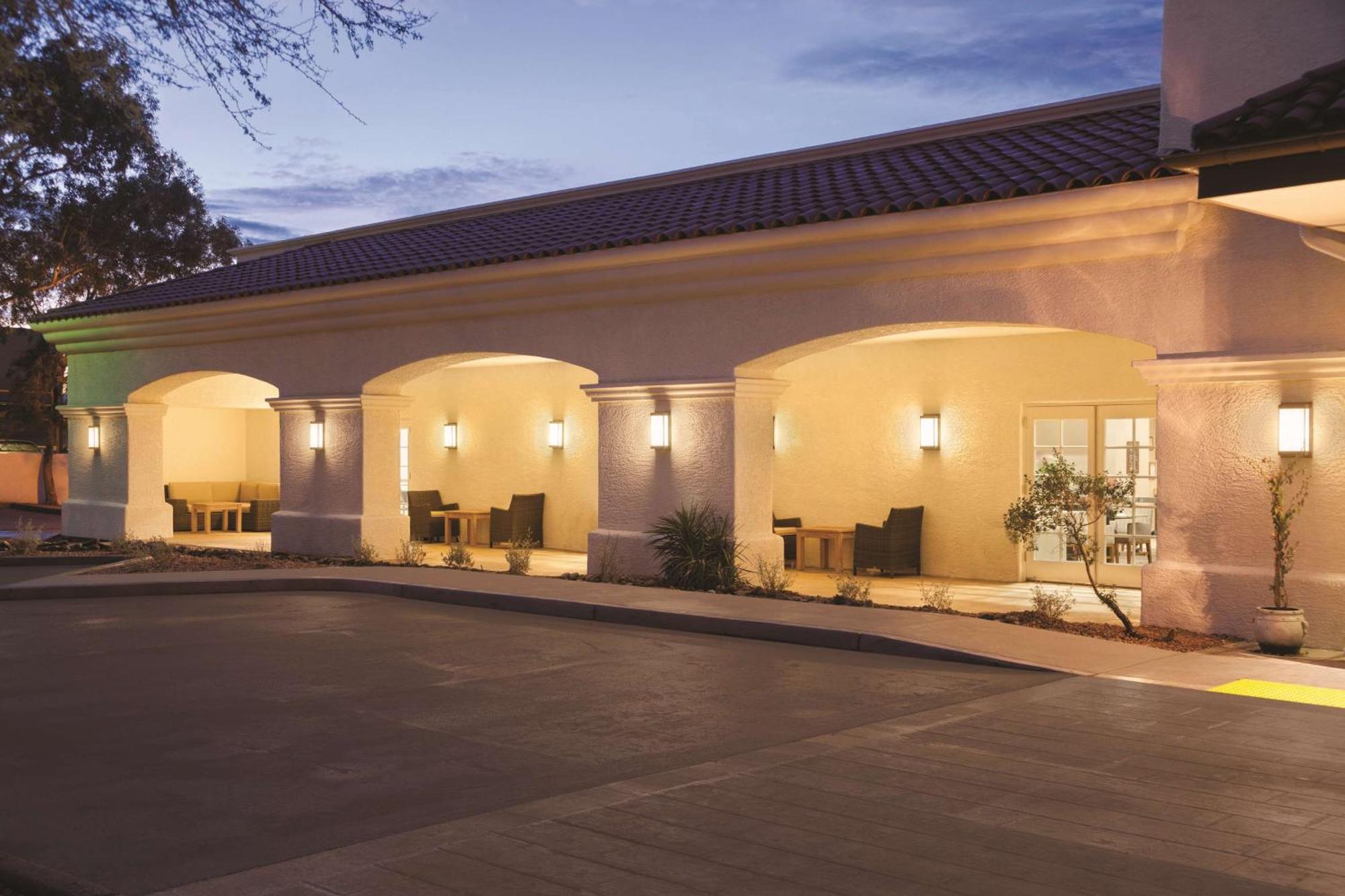 Homewood Suites Tucson St. Philip'S Plaza University מראה חיצוני תמונה